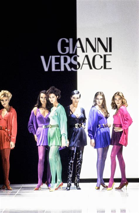 versace 100 anni vogue|versace show.